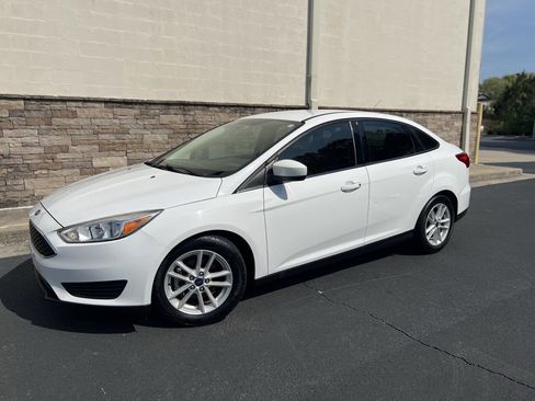 Used 2018 Ford Focus SE image 3