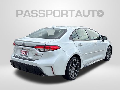 Used 2024 Toyota Corolla SE w/ Convenience Package FWD image 8
