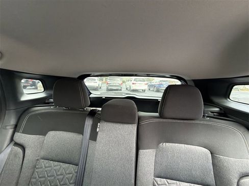 Used 2025 Nissan Kicks SV image 13