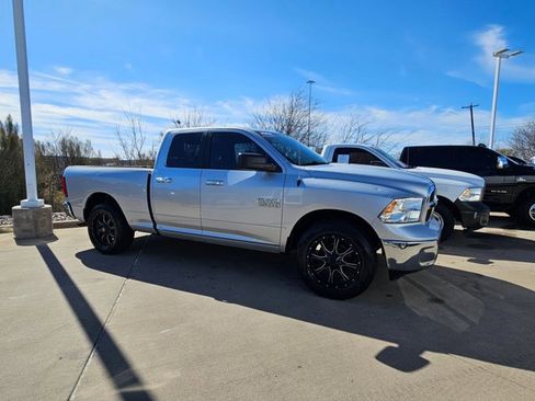 Used 2017 RAM 1500 Classic SLT image 3