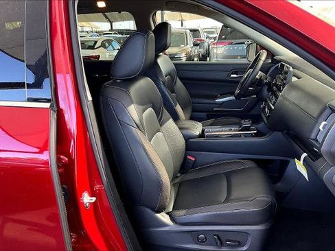 Certified 2024 Nissan Pathfinder SL image 8