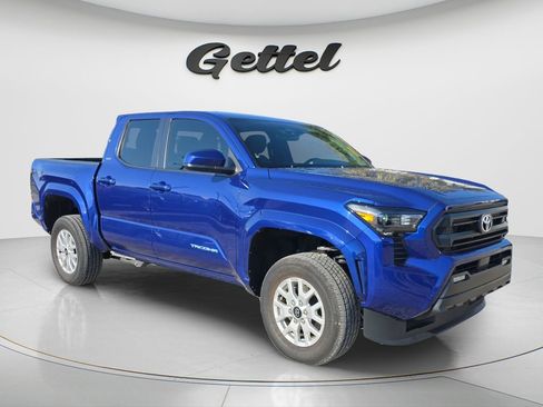 Used 2025 Toyota Tacoma SR5 AWD/4WD image 3