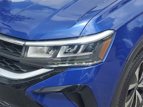 Used 2022 Volkswagen Taos SE image 11