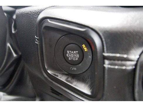 Used 2024 Jeep Gladiator Mojave w/ Convenience Group image 17