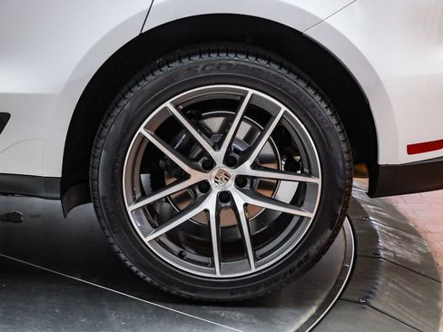Used 2023 Porsche Macan image 9