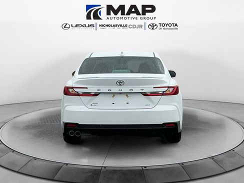 Used 2025 Toyota Camry SE image 4