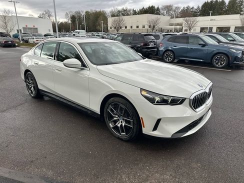 Used 2026 BMW i5 eDrive40 w/ Premium Package image 7