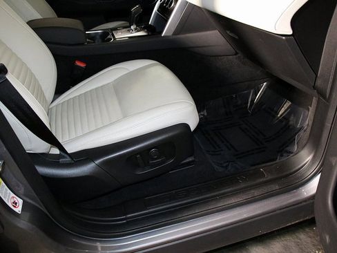 Used 2023 Land Rover Discovery Sport SE image 35