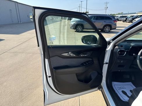 Used 2024 Chevrolet TrailBlazer LS w/ LS Convenience Package FWD image 20