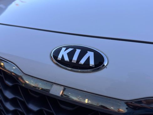 Used 2020 Kia Optima SE image 10