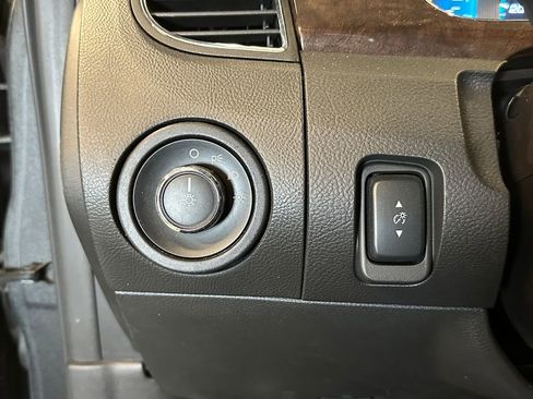 Used 2018 Ford Taurus Limited image 19