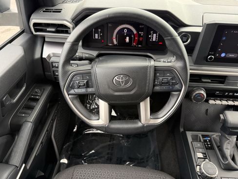 Used 2025 Toyota 4Runner SR5 AWD/4WD image 14