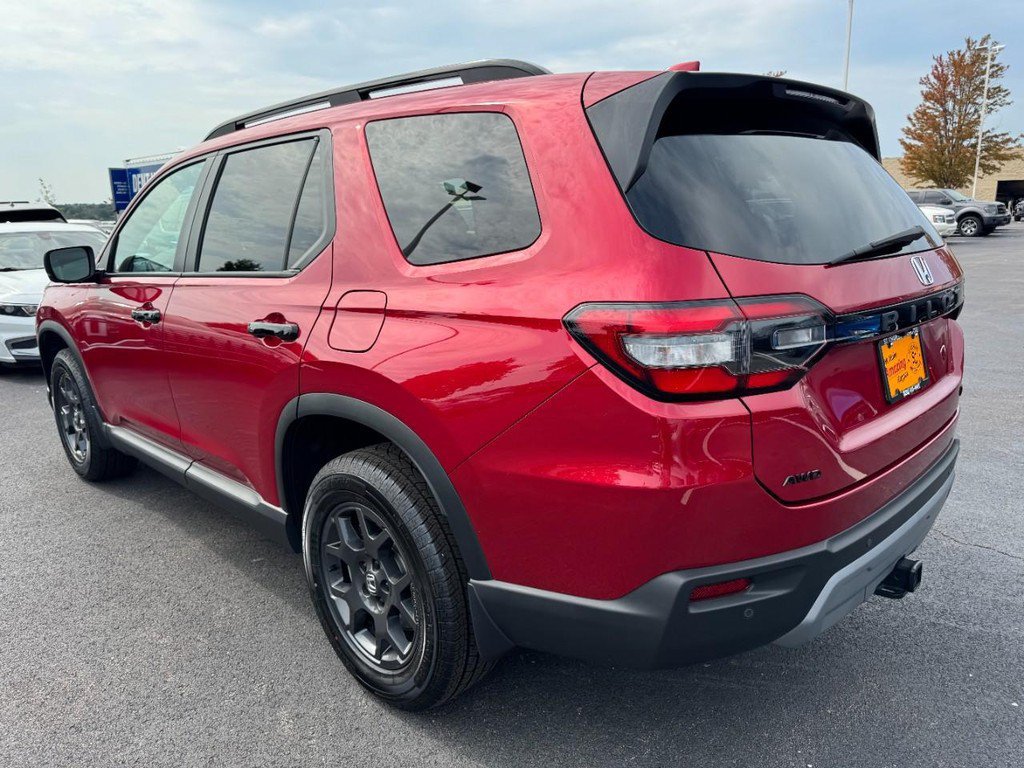 Used 2023 Honda Pilot TrailSport image 5
