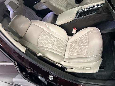 Used 2023 Buick Enclave Avenir w/ Avenir Technology Package AWD/4WD image 27
