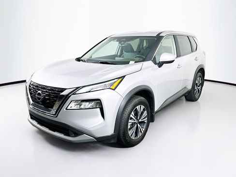 Used 2023 Nissan Rogue SV image 3