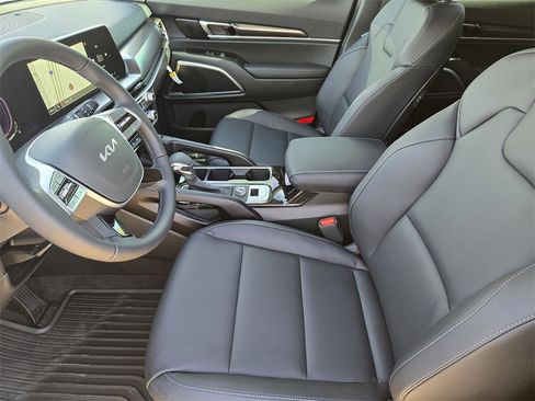 New 2025 Kia Telluride S image 9