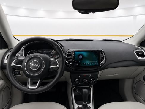 Used 2018 Jeep Compass Latitude FWD image 13