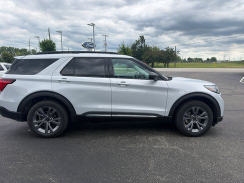 Used 2025 Ford Explorer Active w/ Active Comfort Package AWD/4WD image 5