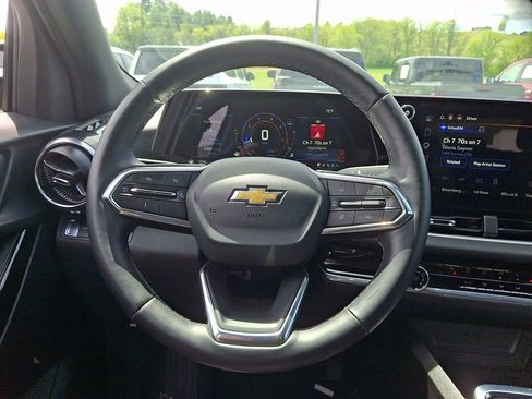 Used 2025 Chevrolet Equinox LT AWD/4WD image 19