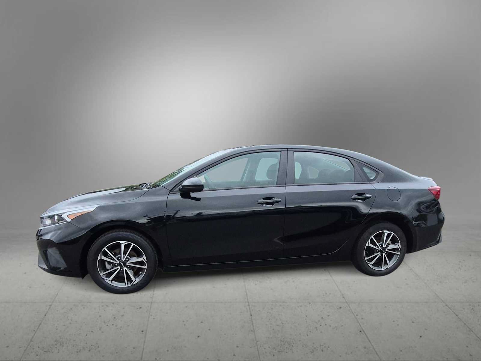Used 2022 Kia Forte LXS FWD image 5
