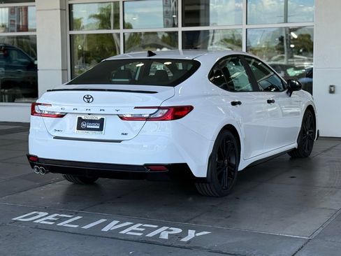 Used 2026 Toyota Camry Hybrid FWD image 12