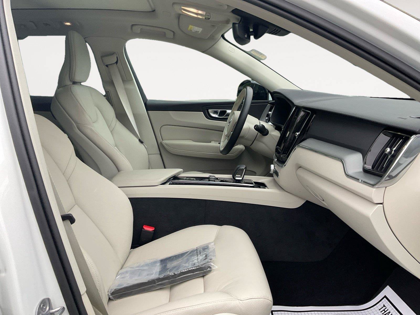 Certified 2025 Volvo XC60 B5 Core AWD/4WD image 15