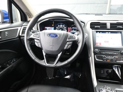 Used 2017 Ford Fusion SE w/ Equipment Group 201A FWD image 12