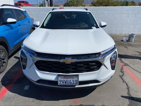 Used 2026 Chevrolet Trax LT w/ Driver Confidence Package FWD image 2