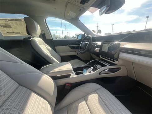 New 2026 Lincoln Nautilus Reserve image 18