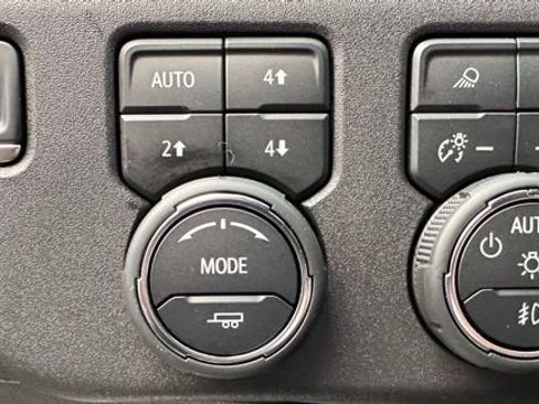 Used 2024 Chevrolet Silverado 1500 LT Trail Boss w/ LT Trail Boss Premium Package image 44