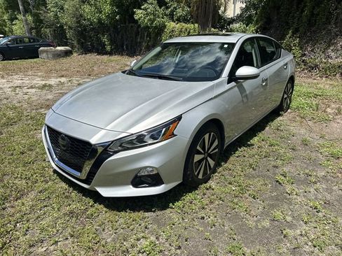 Used 2021 Nissan Altima 2.5 SL FWD image 2