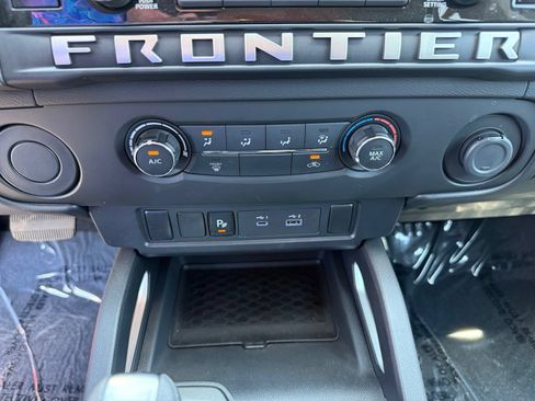 Used 2025 Nissan Frontier SV RWD image 22