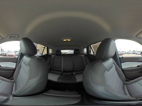 Used 2025 Chevrolet Trax LT FWD image 40