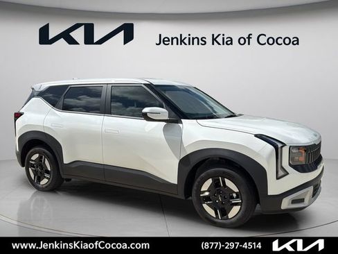 Used 2027 Kia Seltos LX FWD image 1