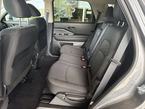 Used 2025 Nissan Pathfinder SV image 13