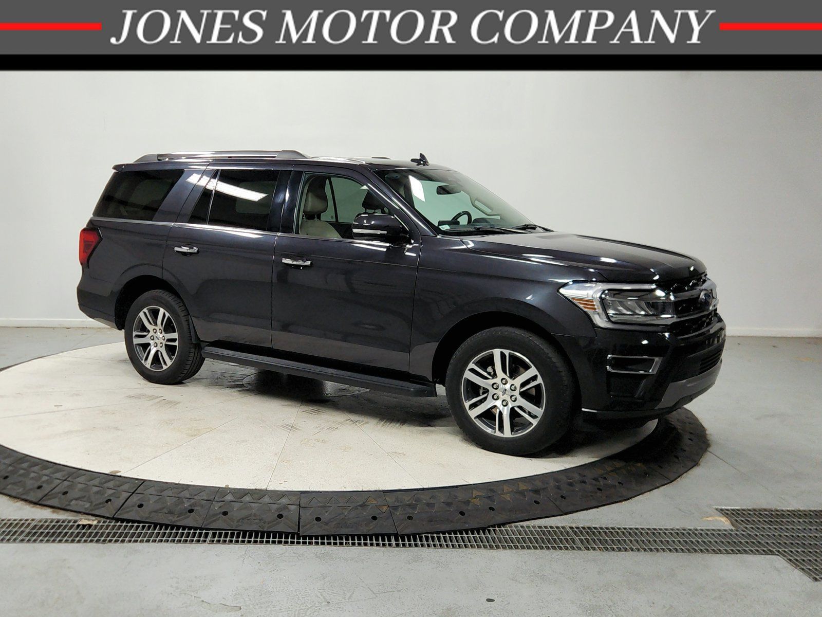 Used 2024 Ford Expedition Limited RWD image 1