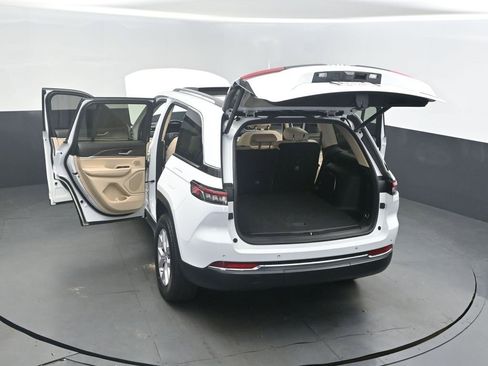 Used 2022 Jeep Grand Cherokee Limited image 51