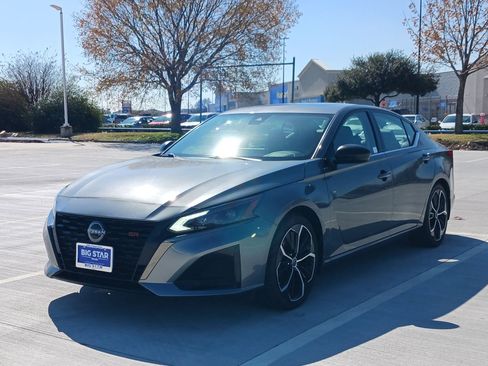 Used 2024 Nissan Altima 2.5 SR w/ SR Premium Package image 9