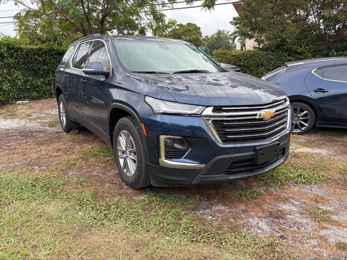 Used 2022 Chevrolet Traverse LT image 3