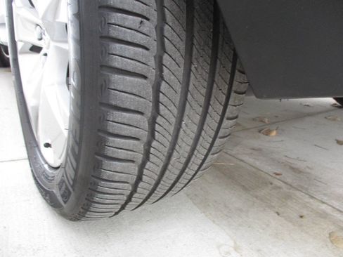 Used 2022 Volvo XC40 T5 Momentum image 72