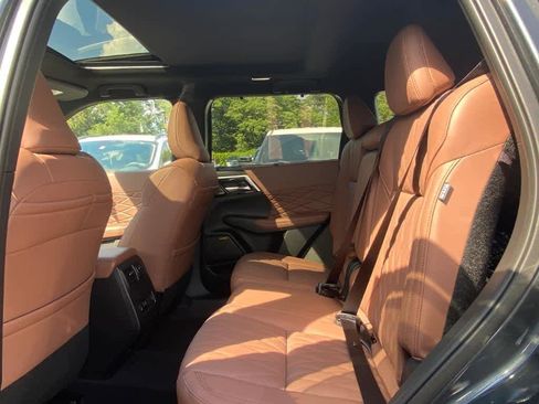 New 2025 Mitsubishi Outlander SEL image 12