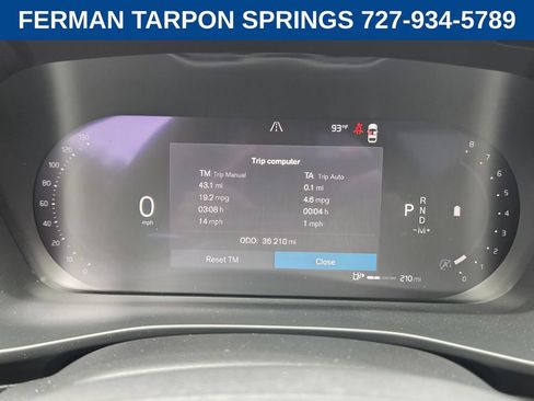 Certified 2024 Volvo XC40 B5 Plus w/ Protection Package Premier AWD/4WD image 33