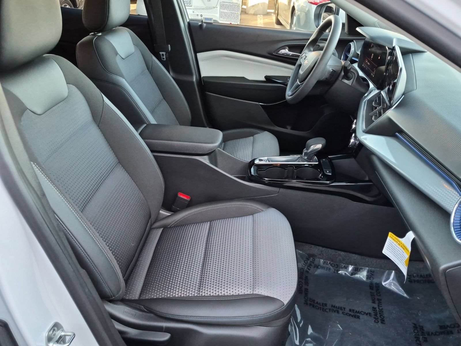 Used 2024 Chevrolet Trax LT FWD image 27