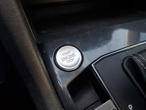 Used 2021 Volkswagen Tiguan SE image 27