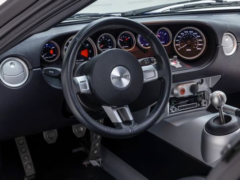 Used 2005 Ford GT RWD image 30