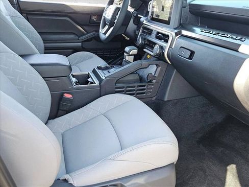 Certified 2025 Toyota Tacoma SR5 AWD/4WD image 24