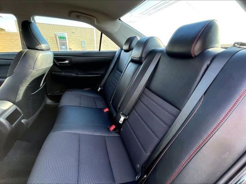 Used 2016 Toyota Camry image 15