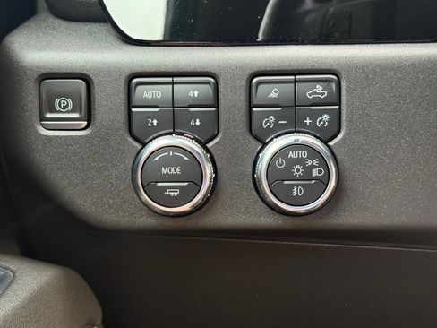 Used 2023 GMC Sierra 1500 SLT w/ SLT Convenience Package image 19