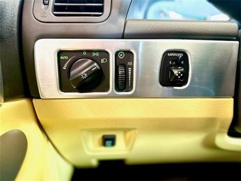 Used 2002 Ford Thunderbird image 16