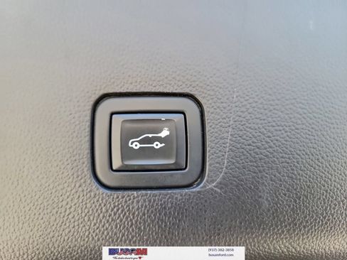 Used 2020 Chevrolet Traverse LT w/ LT Premium Package AWD/4WD image 7